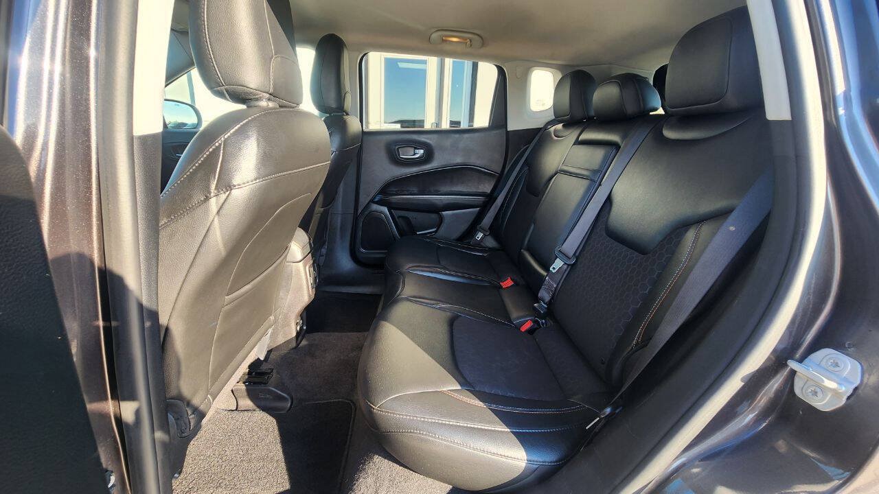 Used 2018 Jeep Compass Latitude w/ Popular Equipment Group FWD image 19