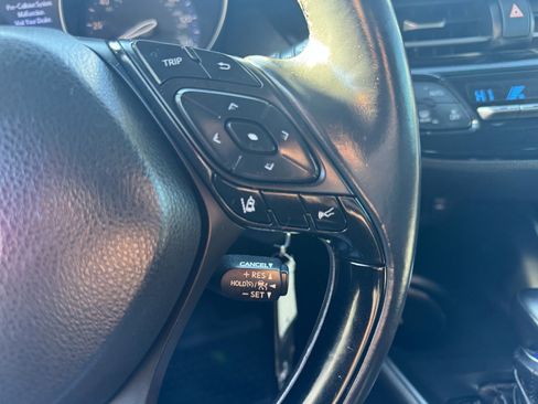 Used 2018 Toyota C-HR XLE image 19