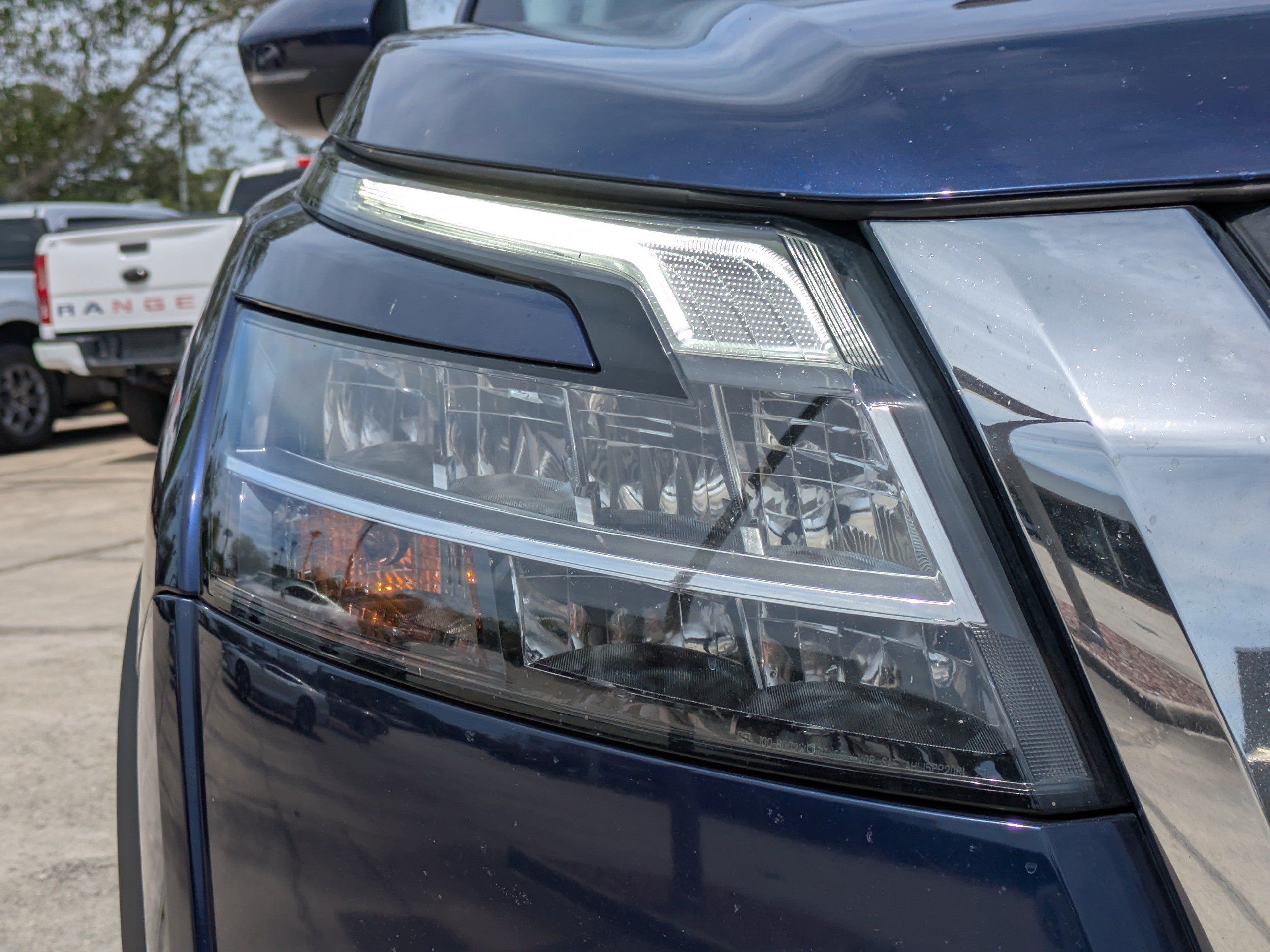 Used 2023 Nissan Pathfinder SL FWD image 10