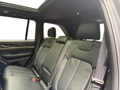 Used 2026 Jeep Grand Cherokee Limited AWD/4WD image 16