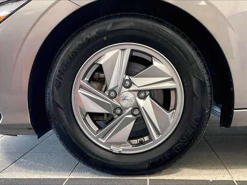 Used 2024 Hyundai Elantra SE FWD image 7