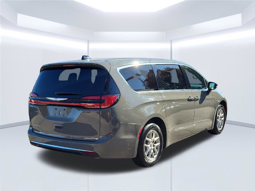 Used 2025 Chrysler Pacifica Select FWD image 6