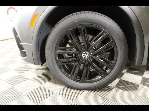 Used 2022 Volkswagen Tiguan SE R-Line AWD/4WD image 28