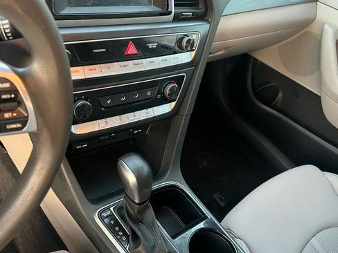 Used 2018 Hyundai Sonata SE FWD image 12