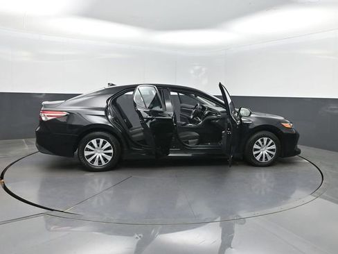 Used 2019 Toyota Camry LE FWD image 36