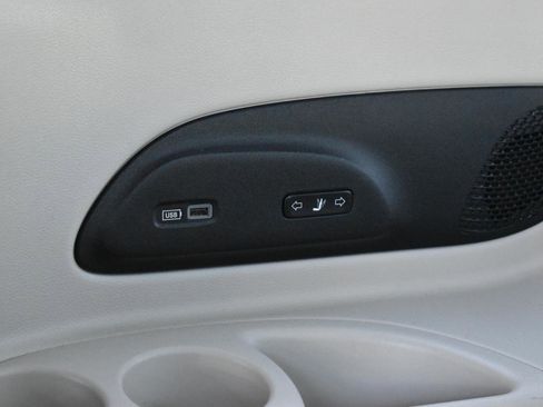 Used 2020 Chrysler Pacifica Limited image 53