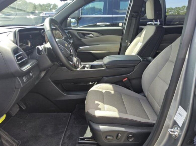 Used 2026 Chevrolet Traverse LT w/ Driver Confidence Package FWD image 5