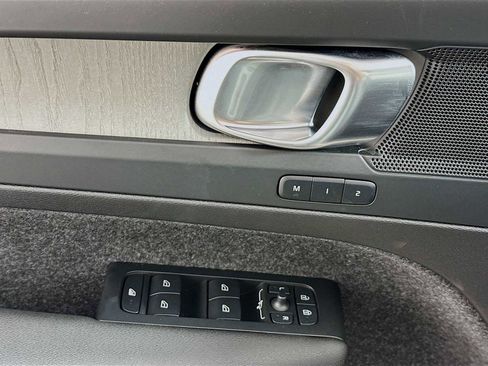 Used 2025 Volvo XC40 B5 Plus w/ Climate Package image 17