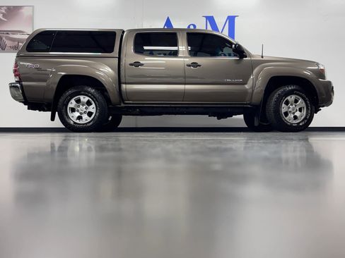 Used 2011 Toyota Tacoma 4x4 Double Cab w/ TRD Off-Road Pkg w/JBL Audio image 4