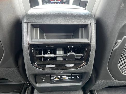 Certified 2025 Jeep Grand Cherokee Limited w/ Luxury Tech Group II AWD/4WD image 43