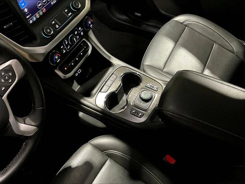 Used 2023 GMC Acadia SLT image 15