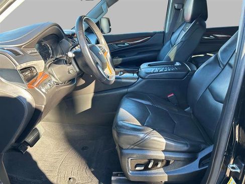 Used 2017 Cadillac Escalade ESV Luxury image 9