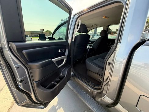 Used 2018 Nissan Titan SV w/ SV Convenience Package AWD/4WD image 21