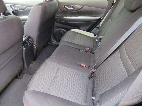 Used 2020 Nissan Rogue SV FWD image 16