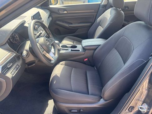 Used 2025 Nissan Altima 2.5 SV FWD image 25