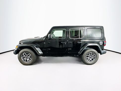 Used 2025 Jeep Wrangler Unlimited Sahara AWD/4WD image 4
