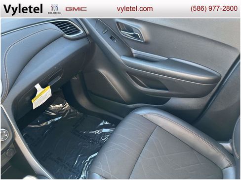 Certified 2022 Chevrolet Trax LT w/ LT Convenience Package image 30