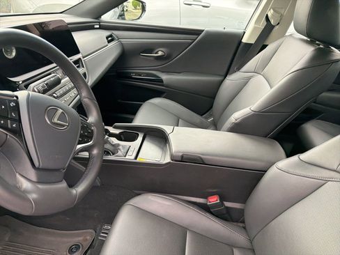 Used 2025 Lexus ES 300h w/ Premium Package image 6