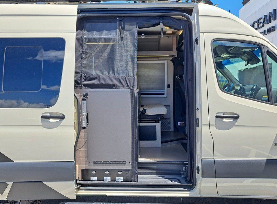 Used 2023 Mercedes-Benz Sprinter 2500 image 18
