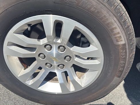 Used 2018 Chevrolet Suburban LT AWD/4WD image 13