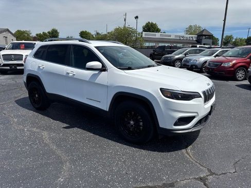 Used 2019 Jeep Cherokee Latitude w/ Popular Appearance Group AWD/4WD image 4