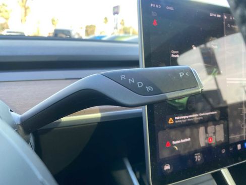 Used 2021 Tesla Model Y Long Range image 13