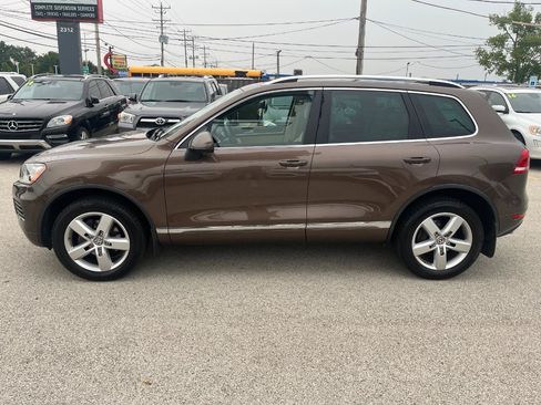 Used 2013 Volkswagen Touareg TDI AWD/4WD image 2