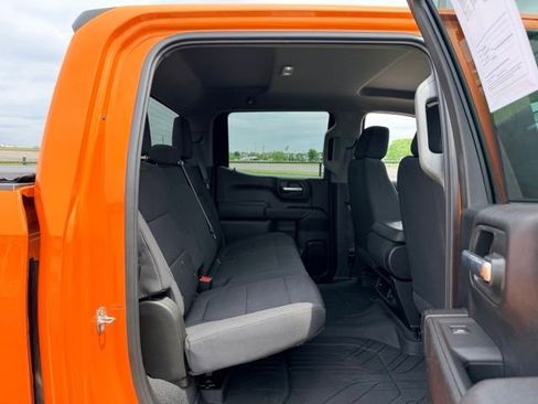 Used 2021 Chevrolet Silverado 1500 Custom Trail Boss w/ LPO, Dark Essentials Package AWD/4WD image 9