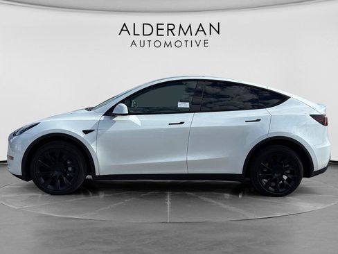 Used 2023 Tesla Model Y AWD image 2