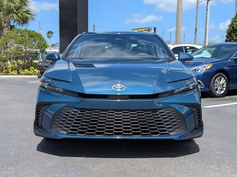 Used 2025 Toyota Camry SE image 2