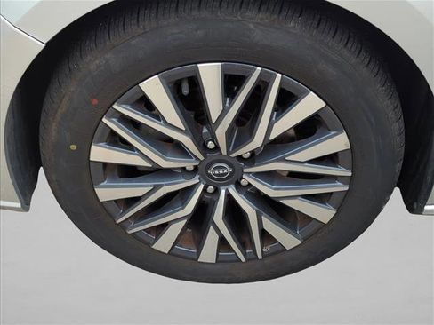 Used 2023 Nissan Altima 2.5 SV FWD image 25
