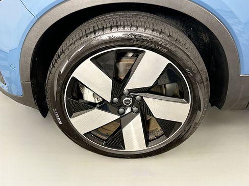 Used 2023 Volvo XC40 Recharge Ultimate image 11