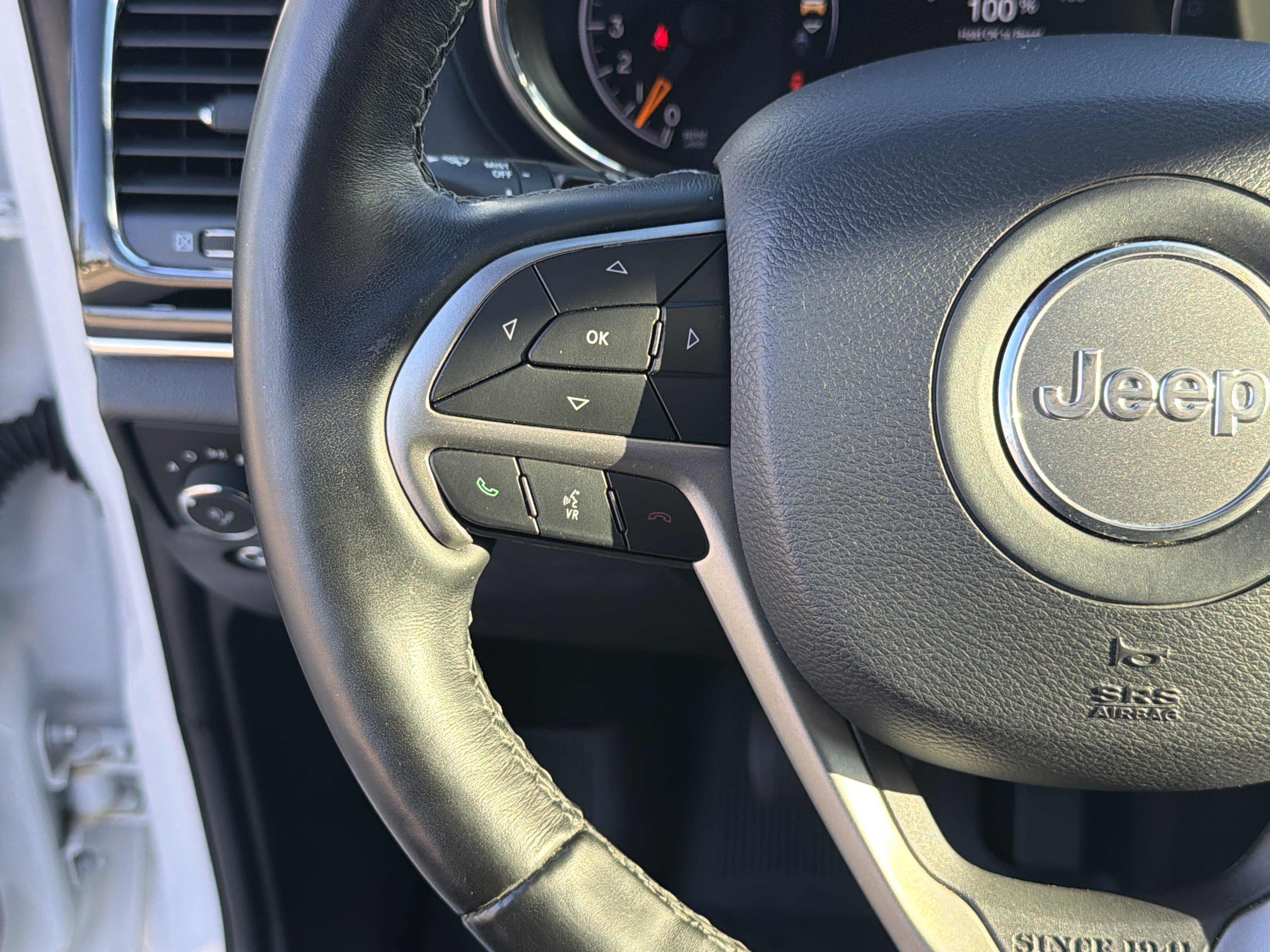 Used 2020 Jeep Grand Cherokee Overland AWD/4WD image 19