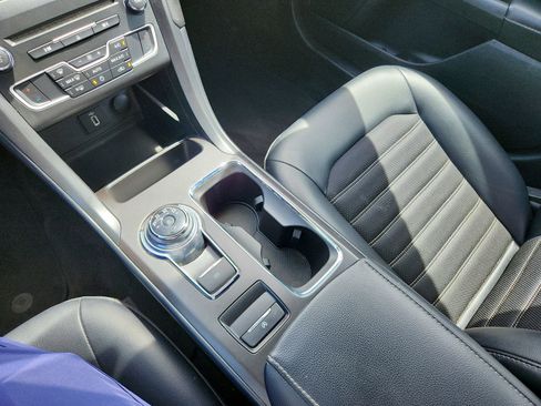 Used 2018 Ford Fusion SE FWD image 15