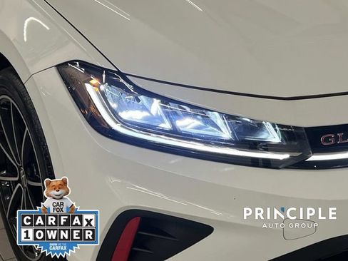 Used 2025 Volkswagen Jetta GLI Autobahn image 9