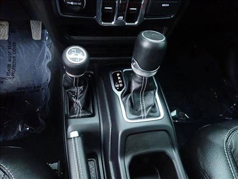 Used 2023 Jeep Wrangler Unlimited Sahara AWD/4WD image 19