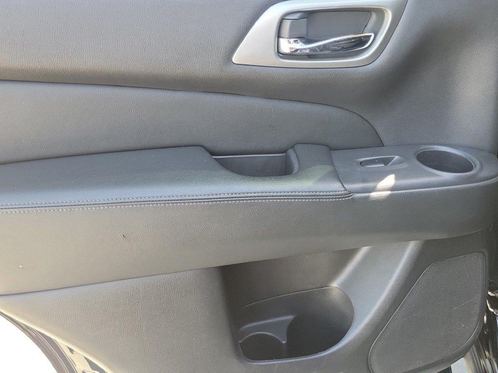 Used 2018 Nissan Pathfinder S FWD image 16