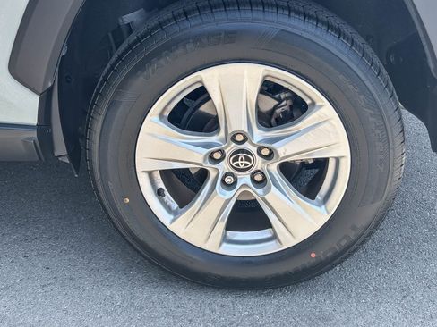 Certified 2021 Toyota RAV4 XLE w/ Carpet Mat Package (TMS) FWD image 11