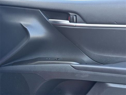 Used 2021 Toyota Camry SE image 25
