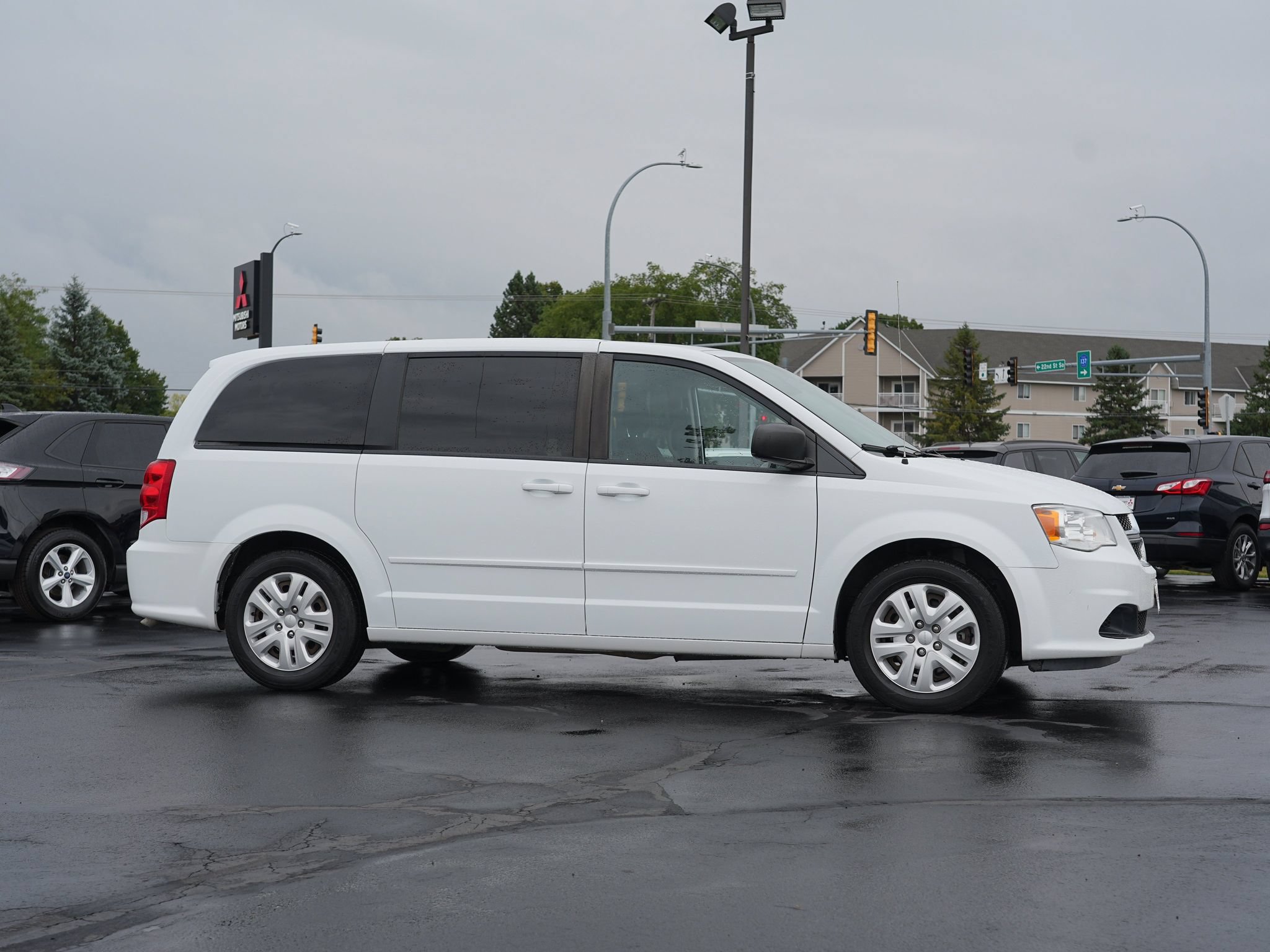 Used 2017 Dodge Grand Caravan SE w/ Power Window Group FWD image 2