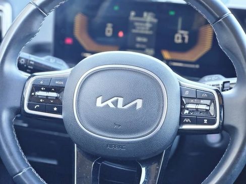 Used 2024 Kia Sorento S image 16
