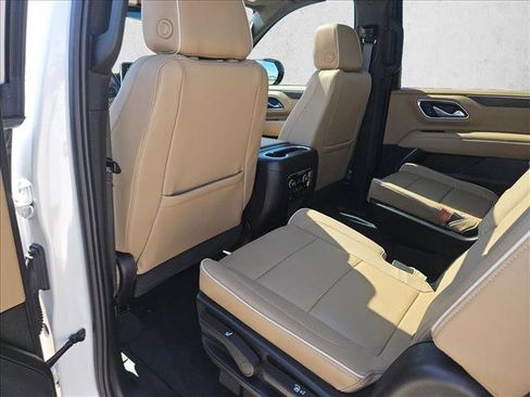 Used 2024 Chevrolet Suburban Premier w/ Premium Package RWD image 12