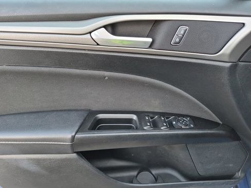 Used 2017 Ford Fusion SE w/ Fusion SE Technology Package FWD image 26