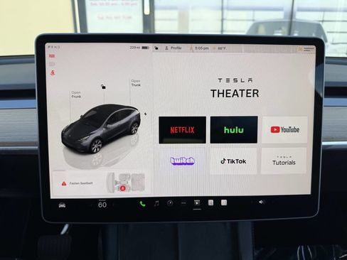 Used 2023 Tesla Model Y Long Range image 18