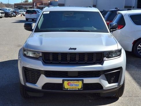 New 2026 Jeep Grand Cherokee Altitude image 3