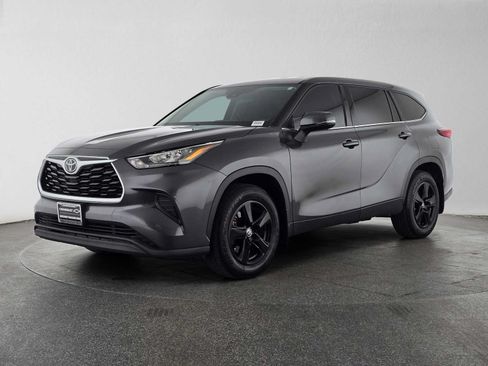Used 2020 Toyota Highlander L FWD image 7
