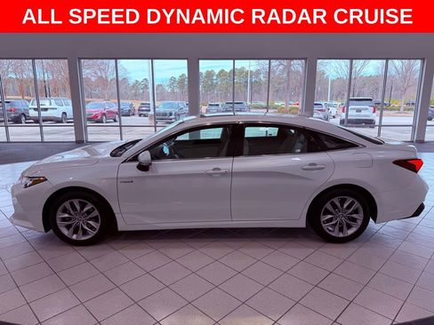 Used 2021 Toyota Avalon XLE w/ Moonroof Package image 4