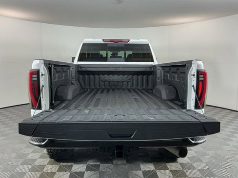 Used 2024 GMC Sierra 2500 AT4X image 7