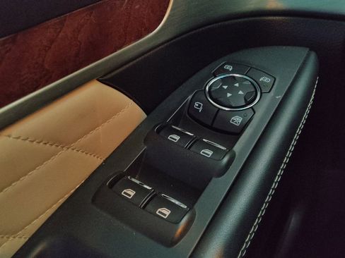 Used 2017 Ford Explorer Platinum image 27