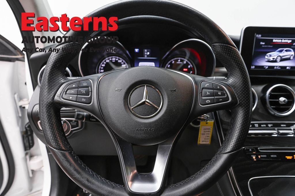 Used 2019 Mercedes-Benz GLC 300 4MATIC w/ Premium Package image 10